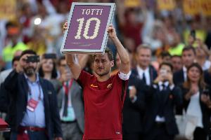 万博体育官网-一人一城！32年前的今天托蒂上演罗马一线队首秀