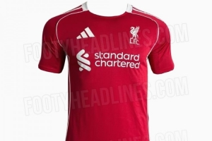 利物浦新赛季主场球衣谍照：草莓红+白色，与06-07赛季球衣相似