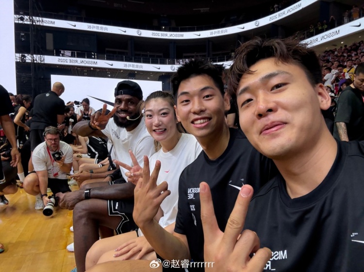 万博体育官网-赵睿发布18张活动写真：亲历老詹现场，探索多元角色✌️