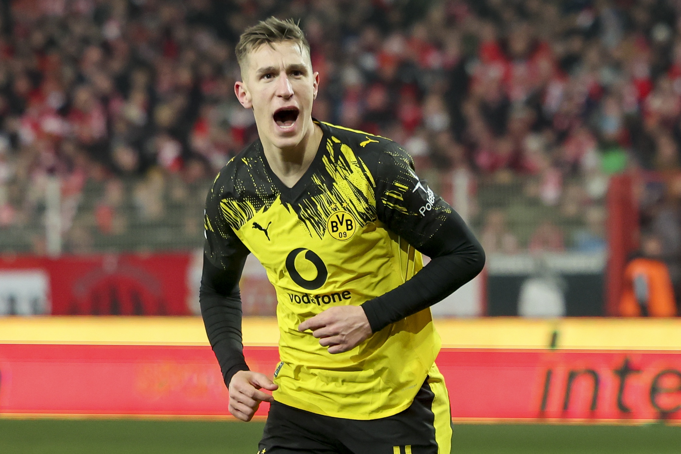 万博体育-阿斯：施洛特贝克是皇马中卫热门选择，俱乐部与多特关系良好