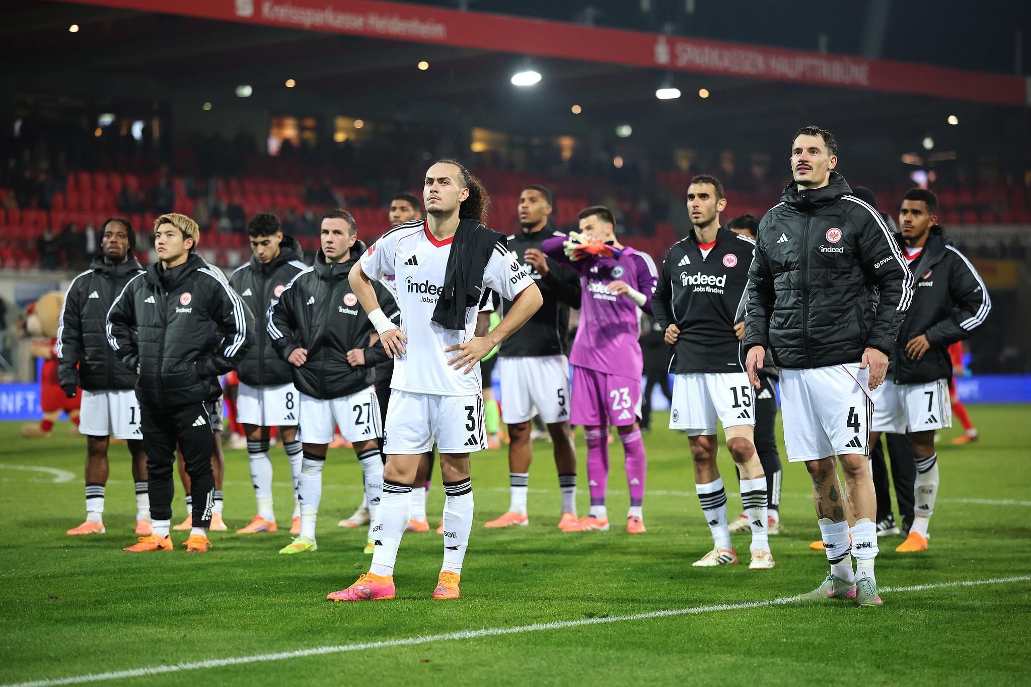 万博体育平台-马里奥·格策必须填补法兰克福的乌尊空缺